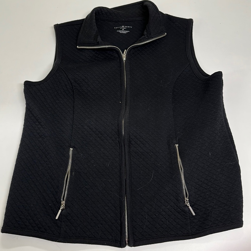 Karen Scott Quilted Sport Vest. Black. Size M